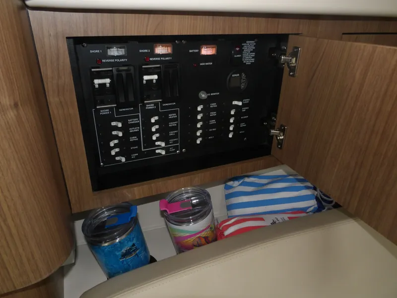 Slide: The Image of Boston Whaler 315 Conquest 2015 - 57