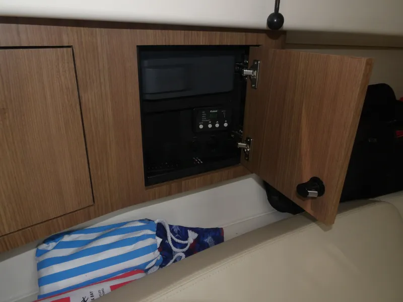 Slide: The Image of Boston Whaler 315 Conquest 2015 - 58