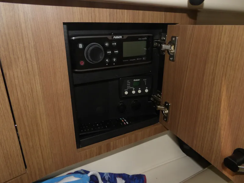 Slide: The Image of Boston Whaler 315 Conquest 2015 - 59