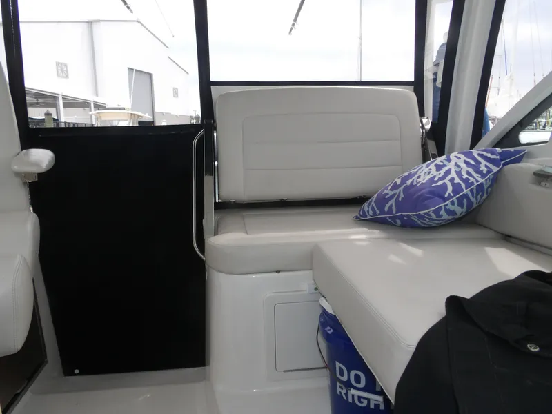 Slide: The Image of Boston Whaler 315 Conquest 2015 - 65