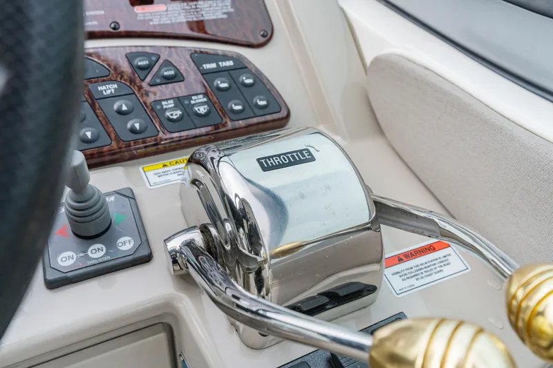 Slide: The Image of Throttle control panel of 2007 Sea Ray 310 Sundancer boat. - 28