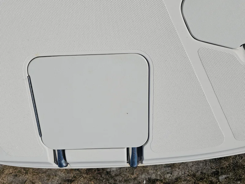 Slide: The Image of Close-up of Godfrey Hurricane Sundeck 187, 2002 model. - 13