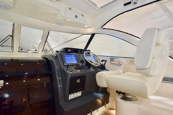 Slide: The Image of Pursuit OS 345 Offshore 2013 - 8