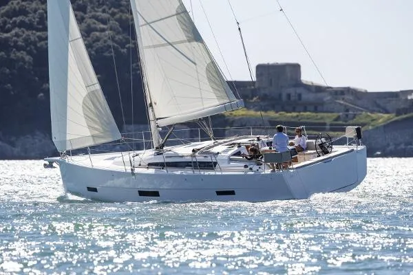 Slide: The Image of Dufour 430 2020 - 0