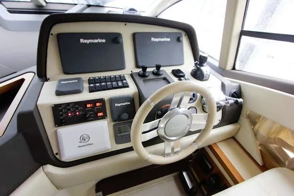 Slide: The Image of Azimut Flybridge 2016 - 1