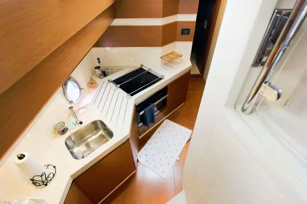 Slide: The Image of Azimut Flybridge 2016 - 10