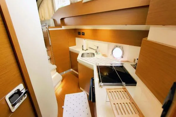 Slide: The Image of Azimut Flybridge 2016 - 11