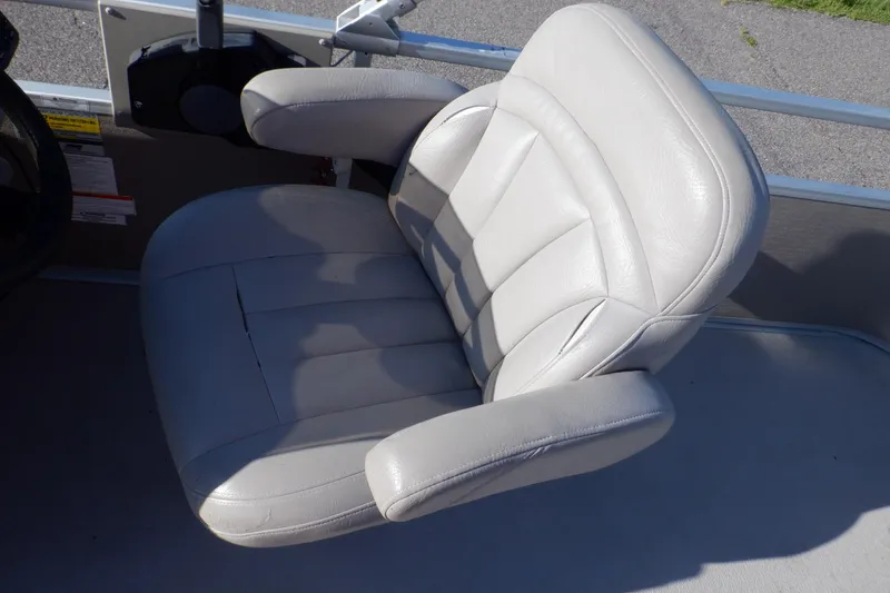 Slide: The Image of 2009 Premier 225 Sunsation LTD boat seat, gray leather, comfortable design. - 31