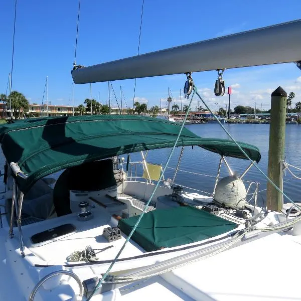 Slide: The Image of Beneteau 411 1999 - 8