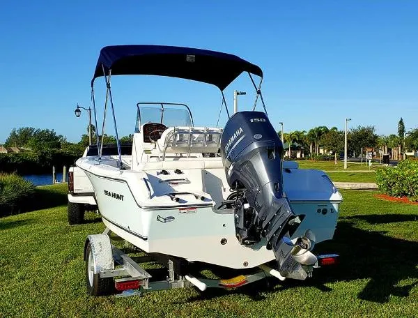 Slide: The Image of Sea Hunt Ultra 196 2014 - 2