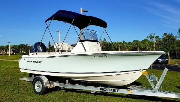 Slide: The Image of Sea Hunt Ultra 196 2014 - 6