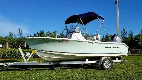 Slide: The Image of Sea Hunt Ultra 196 2014 - 8