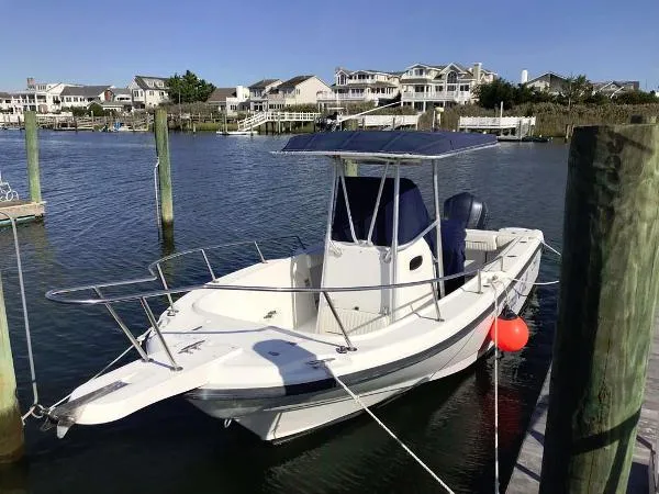 Slide: The Image of Boston Whaler 23 Outrage 2001 - 0