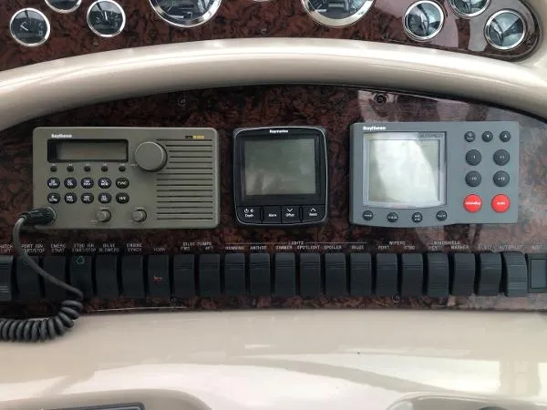 Slide: The Image of Sea Ray 410 Sundancer 2002 - 11