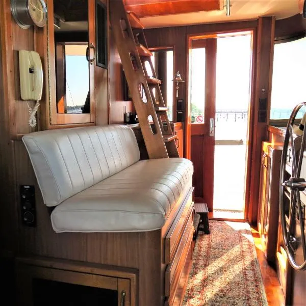 Slide: The Image of Hatteras 61 Motor Yacht Stabilized 1980 - 10