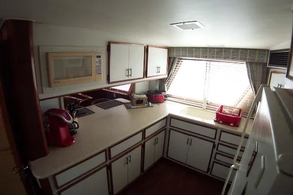 Slide: The Image of Hatteras 61 Motoryacht 1980 - 9
