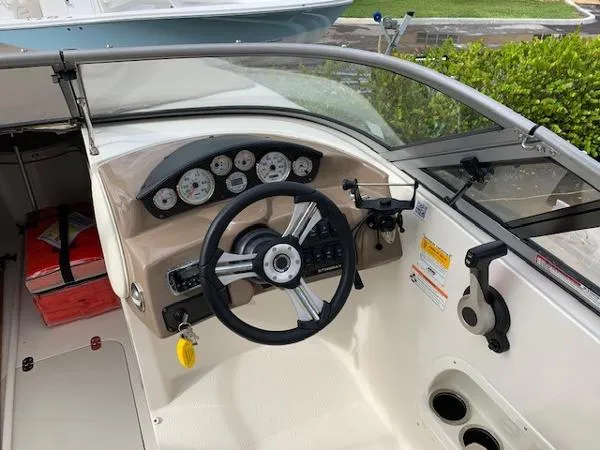 Slide: The Image of Stingray 214 LR 2014 - 8
