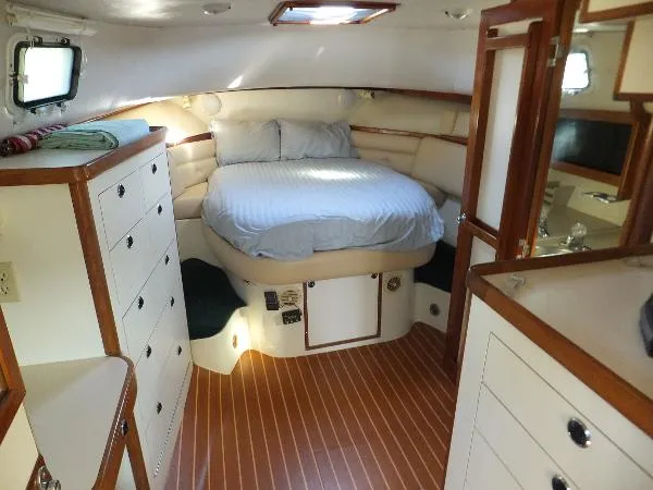 Slide: The Image of Albin 32+2 Command Bridge 1997 - 4