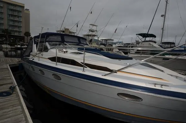 Slide: The Image of Bayliner 3255 Avanti 1989 - 1