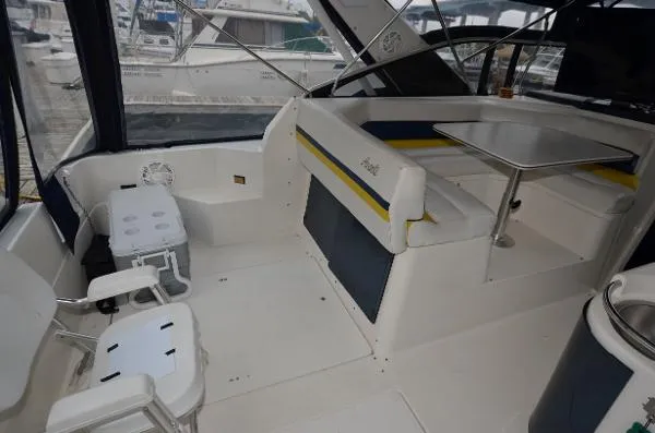 Slide: The Image of Bayliner 3255 Avanti 1989 - 10