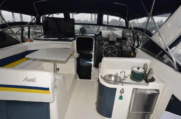 Slide: The Image of Bayliner 3255 Avanti 1989 - 6