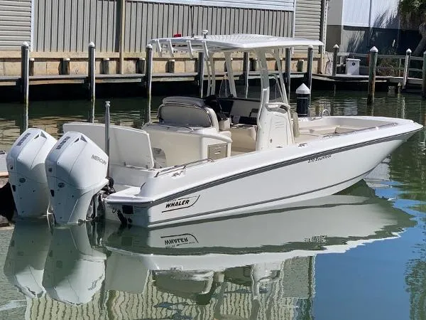 Slide: The Image of Boston Whaler 270 Dauntless 2019 - 2