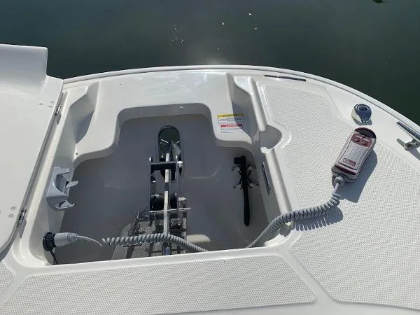 Slide: The Image of Boston Whaler 270 Dauntless 2019 - 6