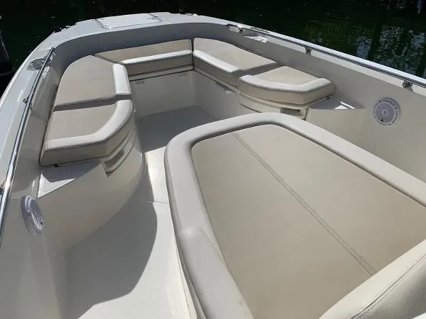 Slide: The Image of Boston Whaler 270 Dauntless 2019 - 8