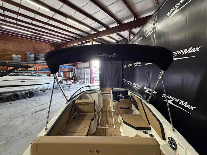Slide: The Image of Sea Ray SPX 210 2026 - 10