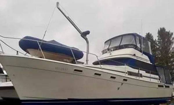Slide: The Image of Bayliner 3870 Motoryacht-Long Range Cruiser 1984 - 0