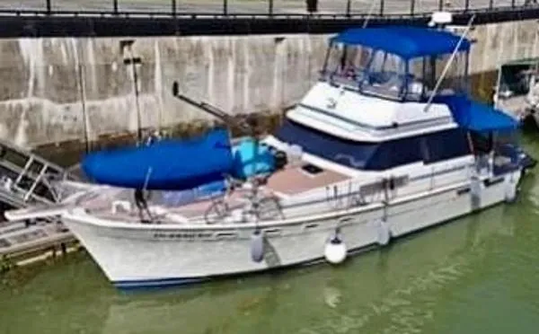Slide: The Image of Bayliner 3870 Motoryacht-Long Range Cruiser 1984 - 1