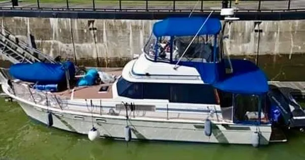 Slide: The Image of Bayliner 3870 Motoryacht-Long Range Cruiser 1984 - 2