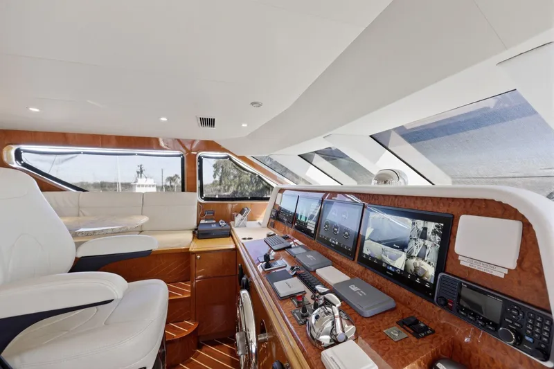 Slide: The Image of Cheoy Lee 95 FOOTLOOSE - Fly Bridge Helm - 25