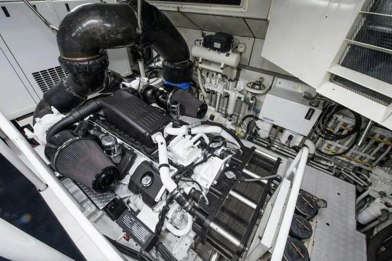 Slide: The Image of Cheoy Lee 95 FOOTLOOSE - Engine Room - 60