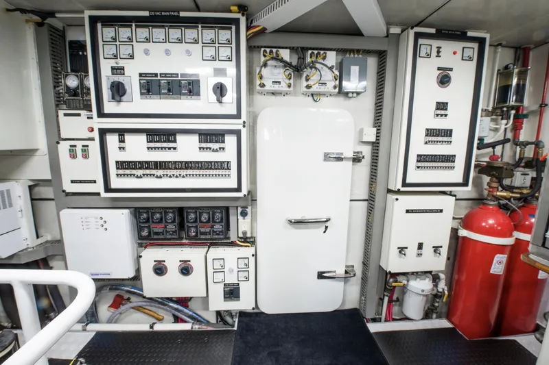 Slide: The Image of Cheoy Lee 95 FOOTLOOSE - Engine Room - 61