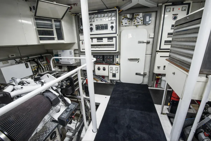 Slide: The Image of Cheoy Lee 95 FOOTLOOSE - Engine Room - 62