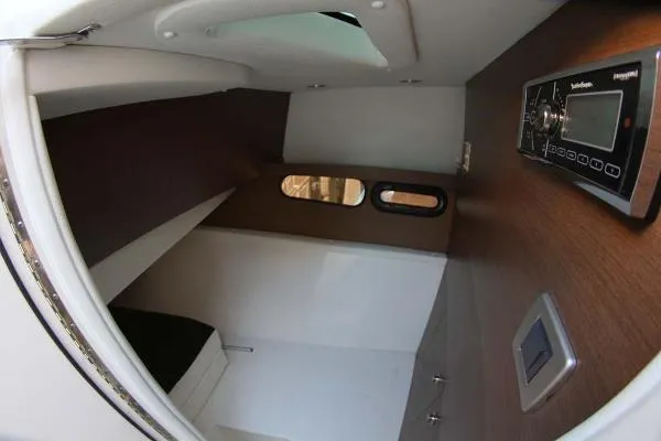 Slide: The Image of Sea Ray 350 SLX Bowrider 2015 - 4
