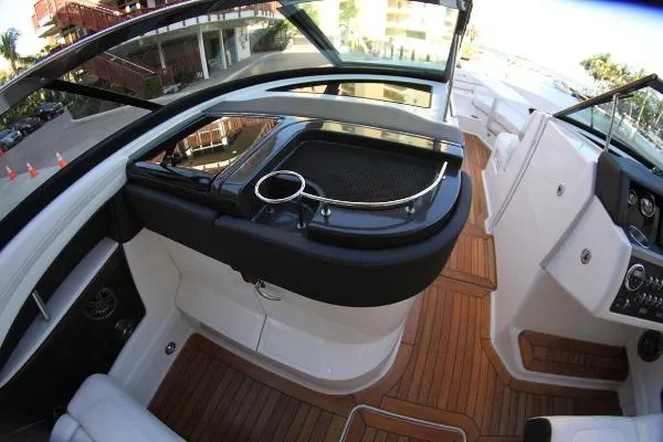 Slide: The Image of Sea Ray 350 SLX Bowrider 2015 - 5