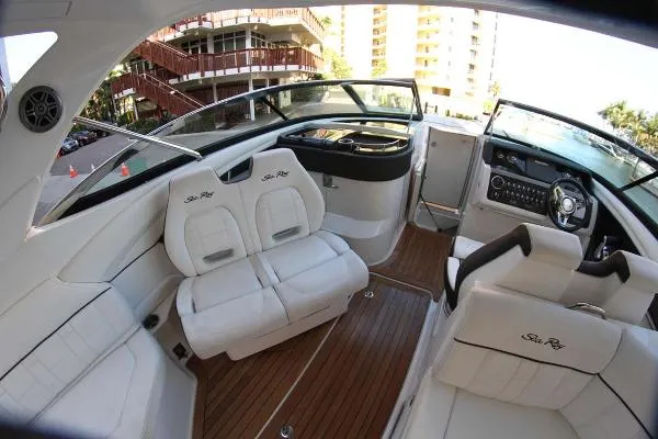 Slide: The Image of Sea Ray 350 SLX Bowrider 2015 - 7