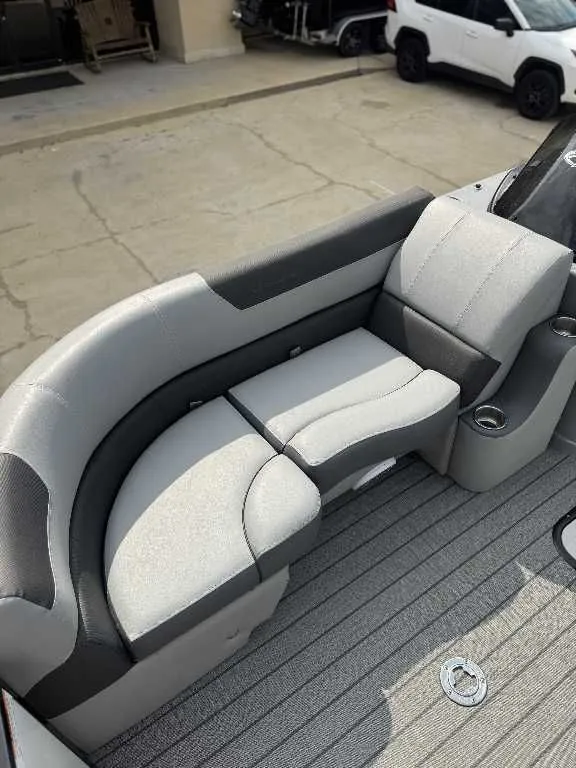 Slide: The Image of Veranda VR22VLC 2023 - 7