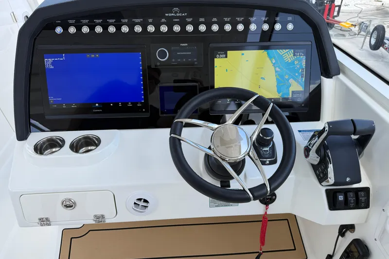 Slide: The Image of Helm of 2026 World Cat 400 DC-X Island with advanced navigation displays. - 47