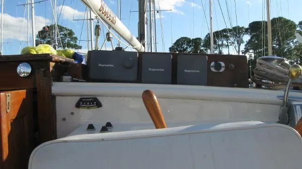 Slide: The Image of Island Trader MOTORSAILER 1982 - 10