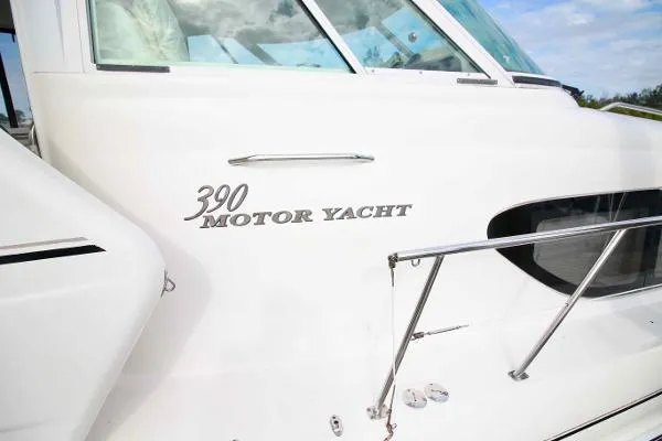 Slide: The Image of Sea Ray 390 Motor Yacht 2004 - 4