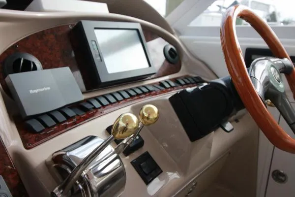 Slide: The Image of Sea Ray 390 Motor Yacht 2004 - 6