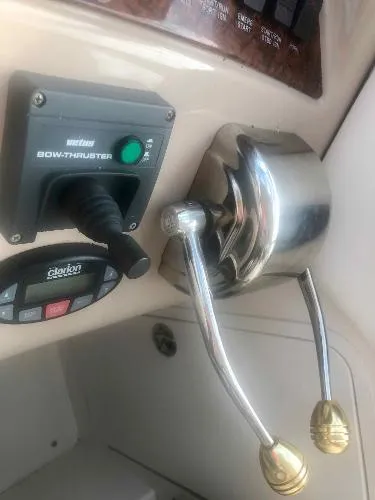 Slide: The Image of Sea Ray 390 Motor Yacht 2004 - 7