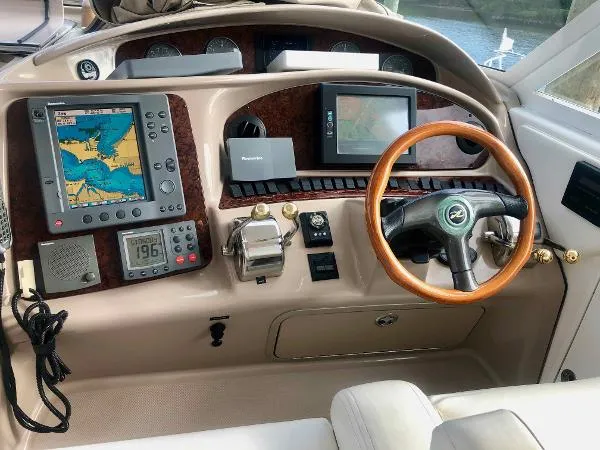 Slide: The Image of Sea Ray 390 Motor Yacht 2004 - 8