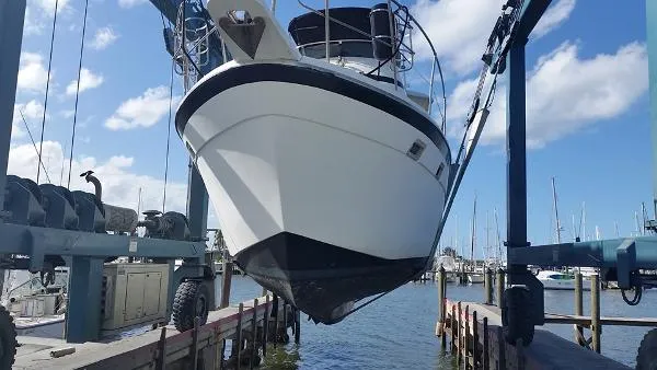 Slide: The Image of Gulfstar 38 Motor Cruiser 1983 - 1