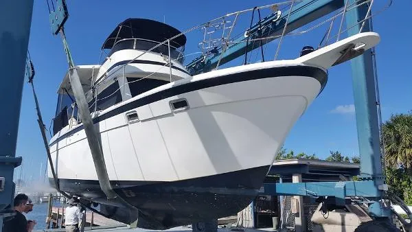 Slide: The Image of Gulfstar 38 Motor Cruiser 1983 - 2