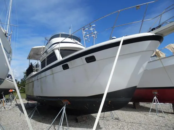 Slide: The Image of Gulfstar 38 Motor Cruiser 1983 - 5