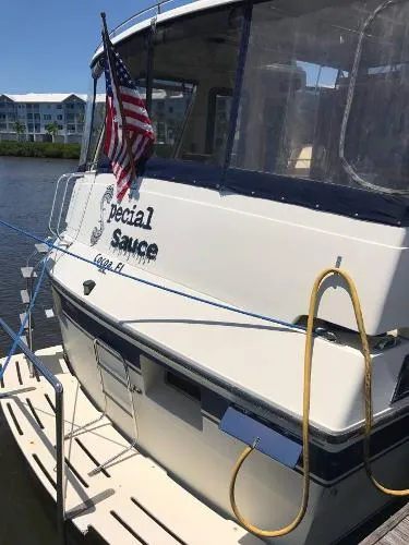 Slide: The Image of Vista Flushdeck Motor Yacht 1989 - 5